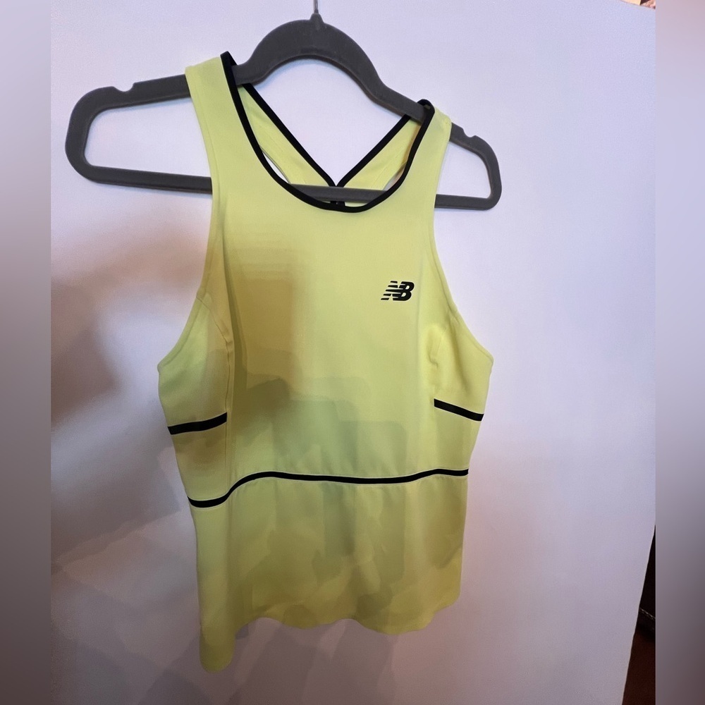 NEW BALANCE WOMEN’S SPORTS RACERBACK TANK  TOP. LIME GREEN W/ BLACK  SIZE LARGE